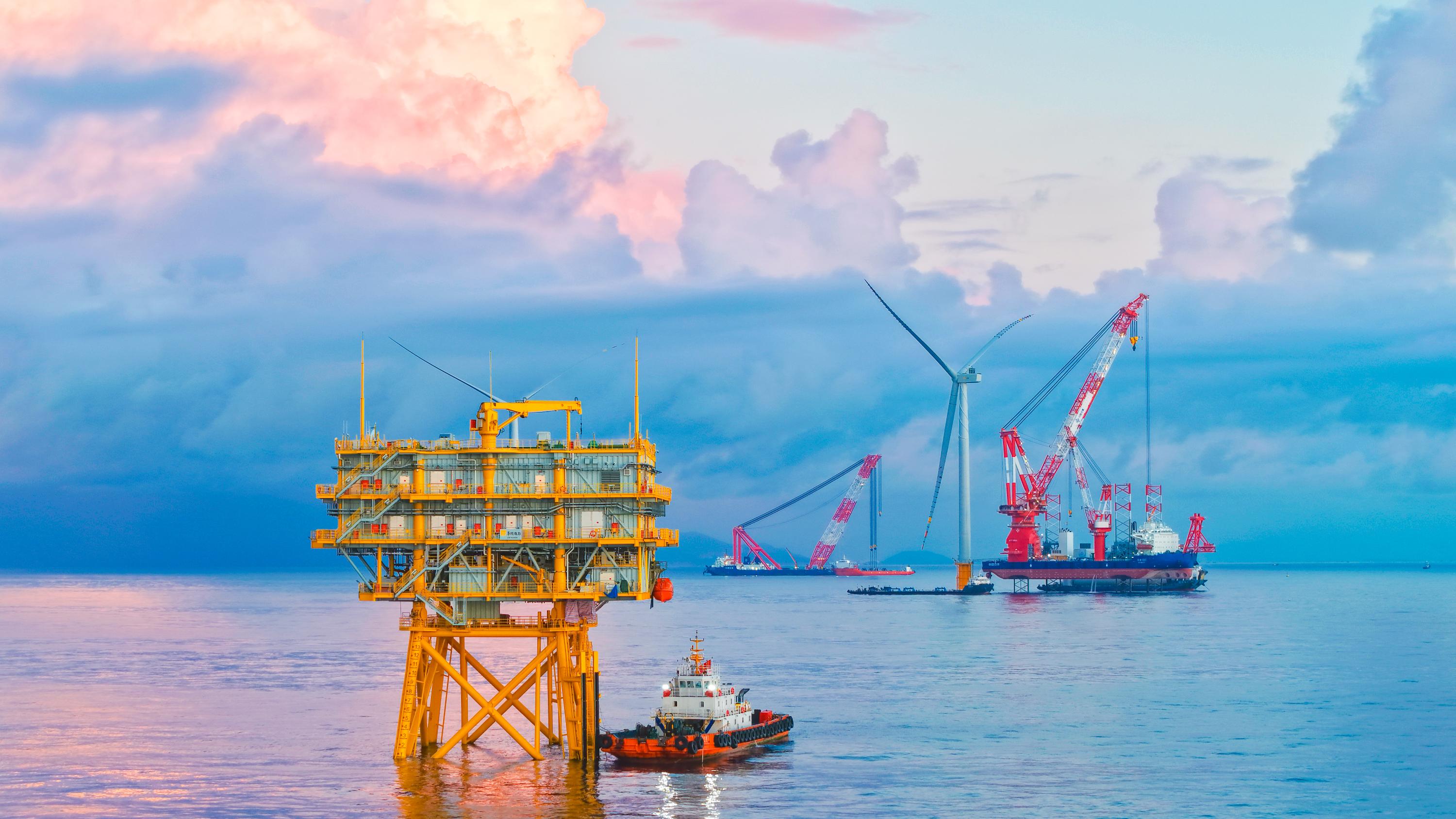 作品标题:《绿电之锚》(组照之一);作者:马武彬;指导老师:邱枫;奖项:一等奖。