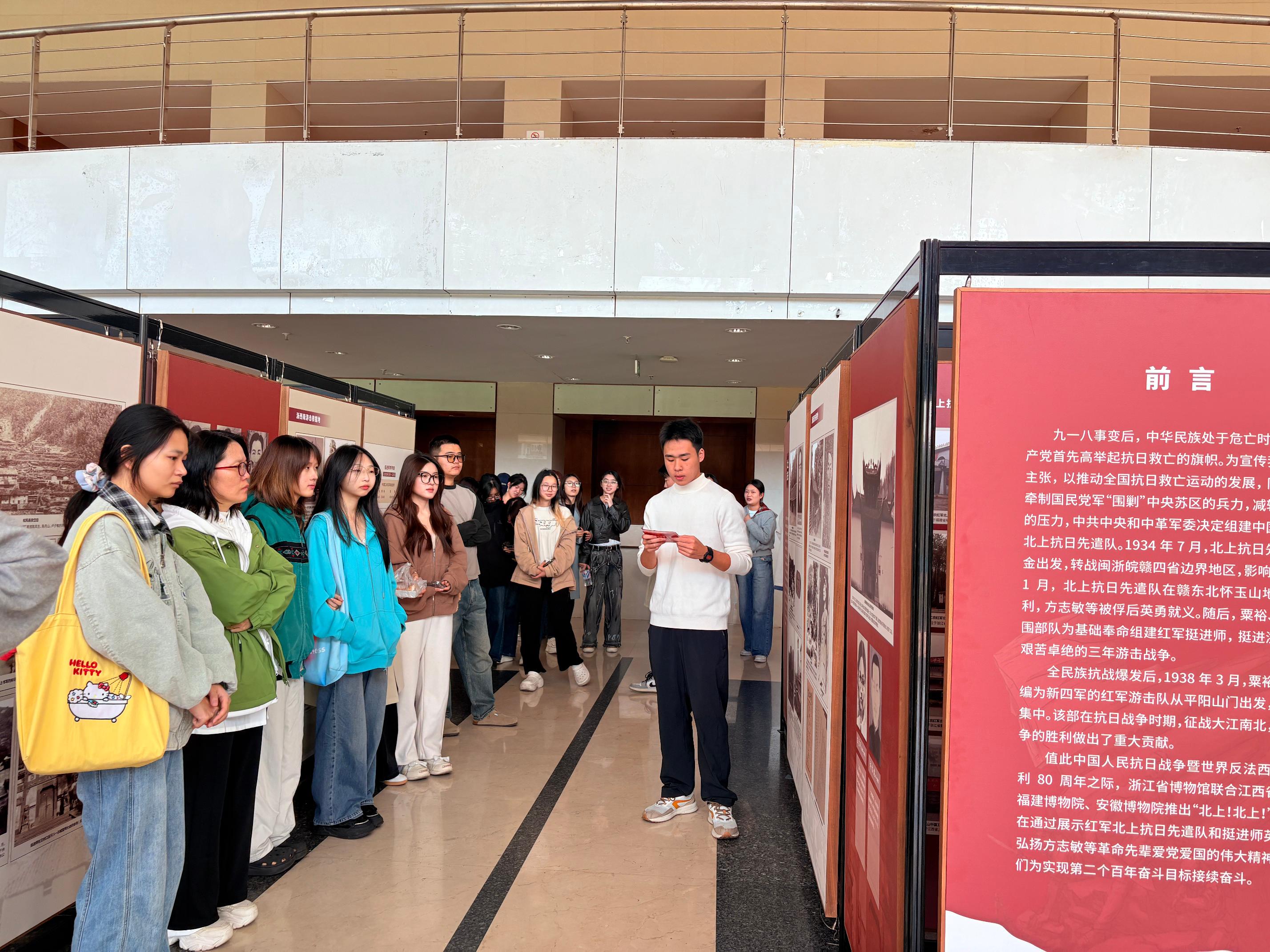 参观“北上!北上!——中国工农红军北上抗日先遣队暨挺进师特展”