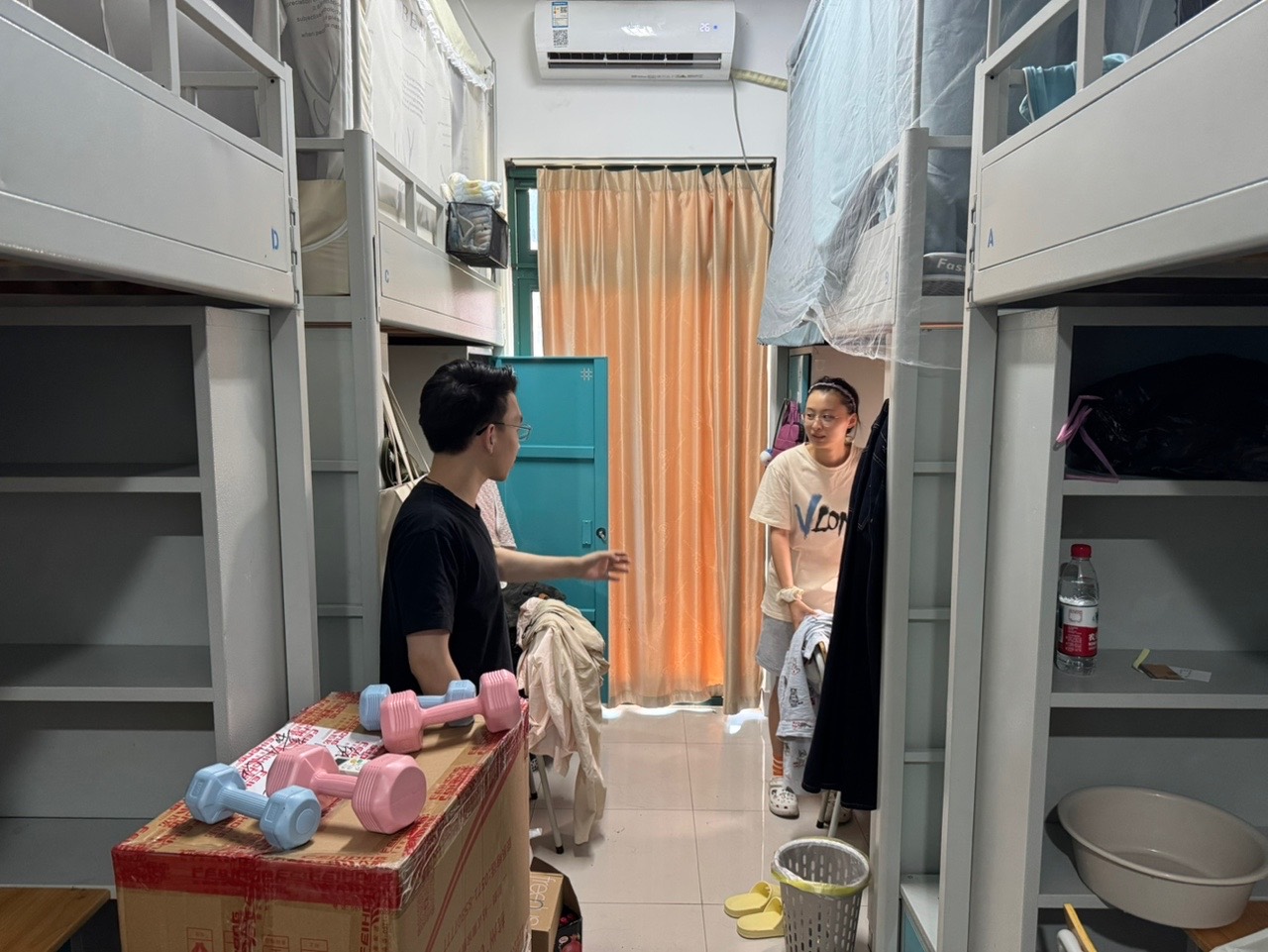 走访学生寝室(义乌)