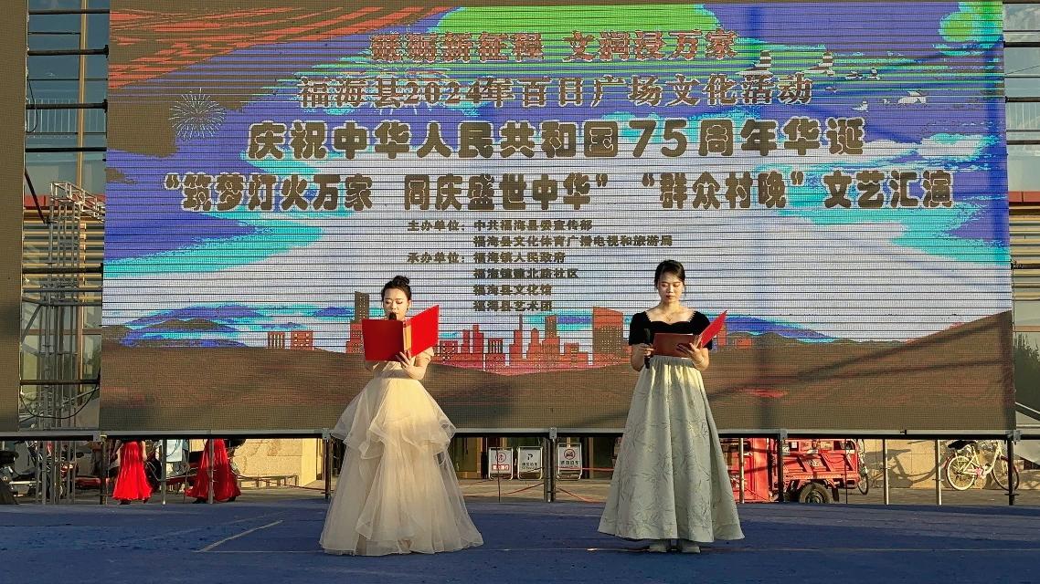 艺传学院郭世玉(右)主持活动照片