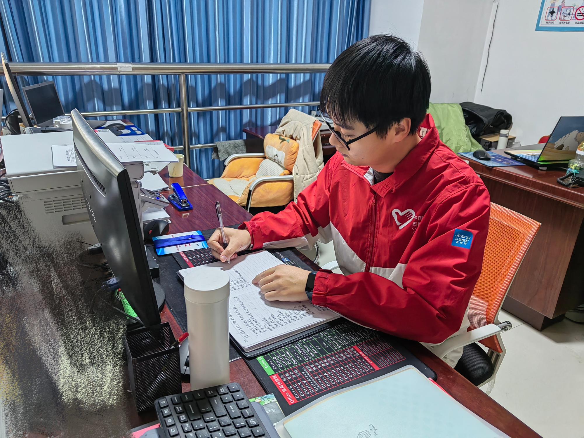 艺传学院周建雄工作照